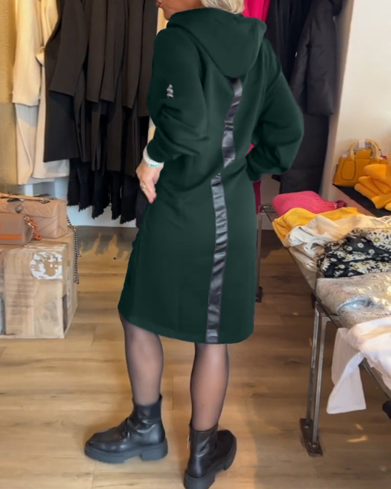 Alodia - Solides Kleid mit Kapuze und Taschen