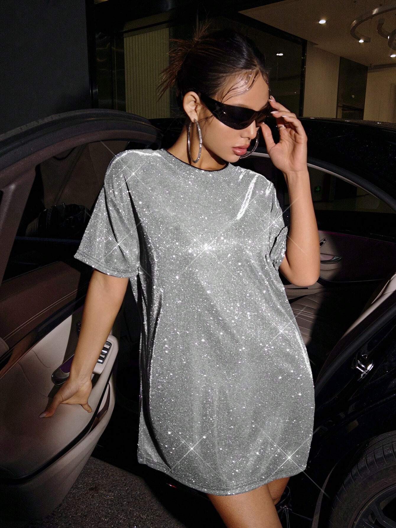 Pauline - T-Shirt-Kleid Mit Schulterfreiem Paillettenbesatz