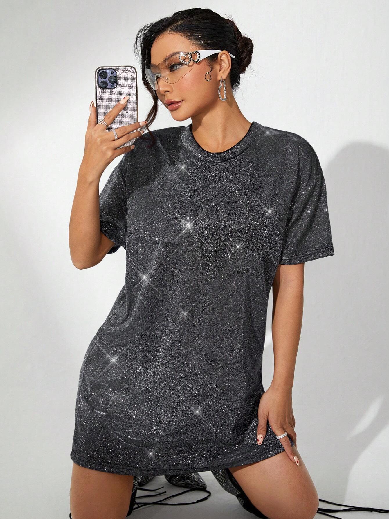 Pauline - T-Shirt-Kleid Mit Schulterfreiem Paillettenbesatz